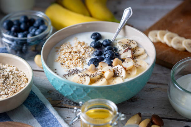 oatmeal breakfast bowl with berries for lowering cortisol