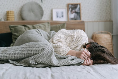 Cold flashes during perimenopause causing sudden chills